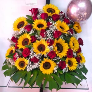 Sol Radiante – Arreglo de Girasoles y Flores Blancas