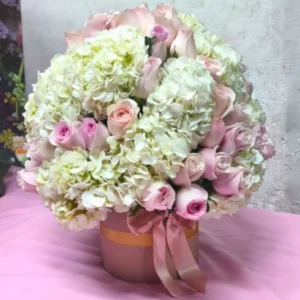 Dulce Primavera – Arreglo de Hortensias y Rosas Rosadas
