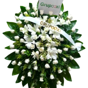 Paz Eterna – Corona Fúnebre de Flores Blancas